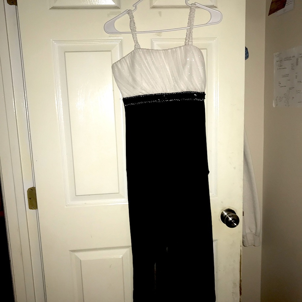 Size 6 White and Black High Low En Focus Studio Dress